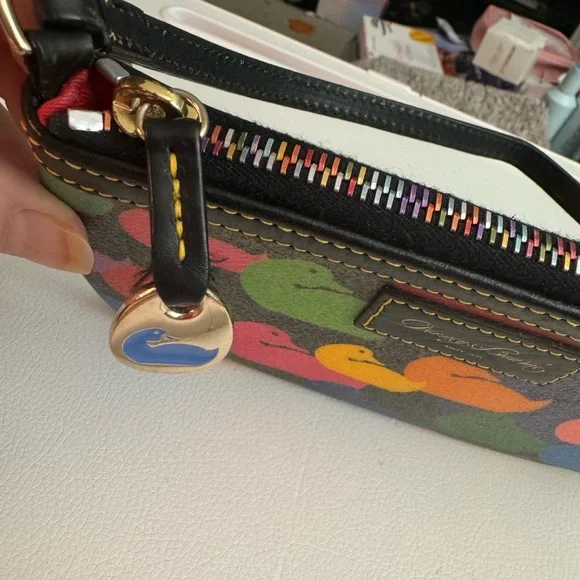 Dooney & Bourke wonder ducks wristlet - Picture 4 of 12